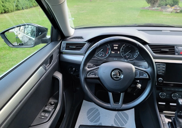 Skoda Superb cena 69900 przebieg: 132306, rok produkcji 2015 z Józefów małe 742
